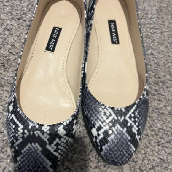 NINE WEST SNAKE SKIN PRINT LOAFERS SZ 6M - Picture 1 of 3